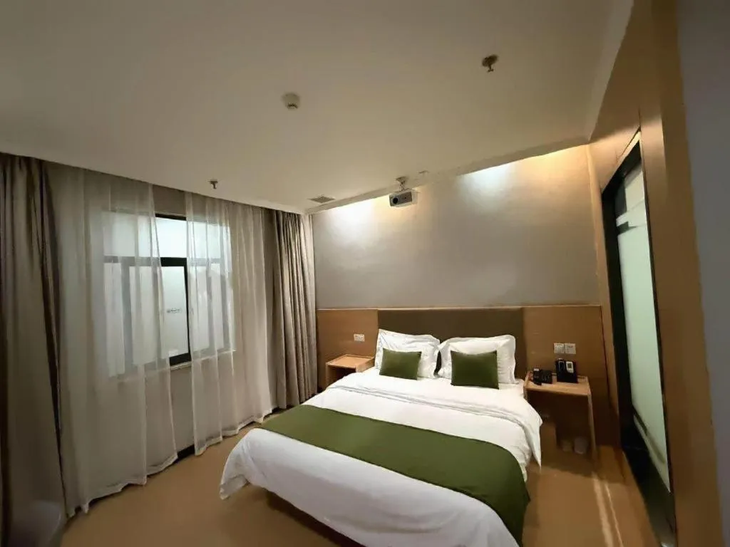 Bed in GreenTree Inn Jiangsu Suzhou Kunshan Beimen Road Express Hotel