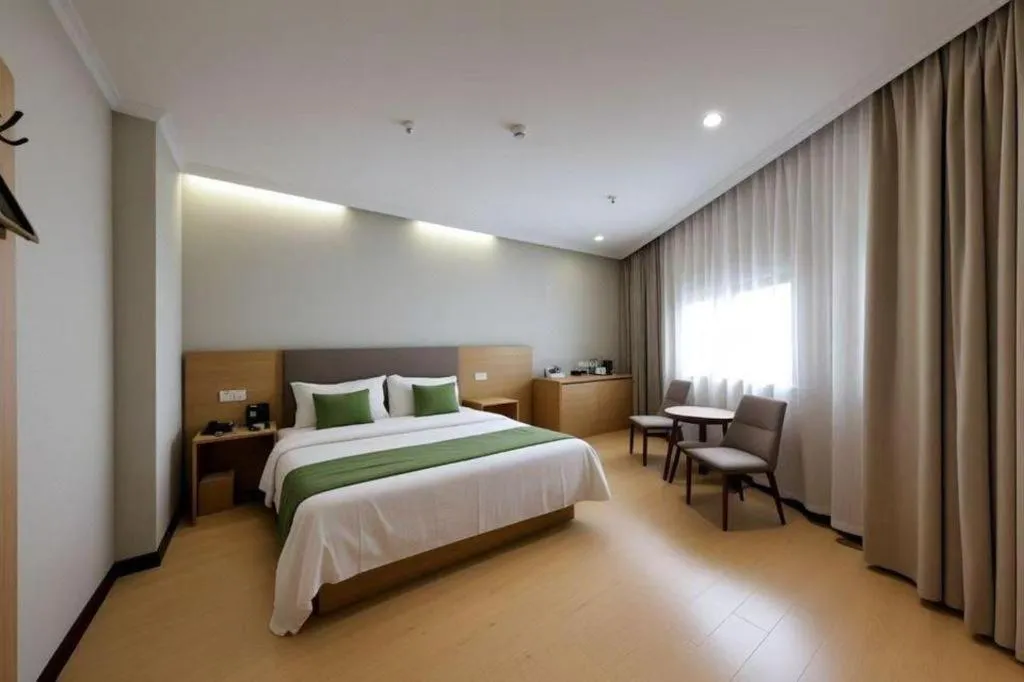 Bed in GreenTree Inn Jiangsu Suzhou Kunshan Beimen Road Express Hotel