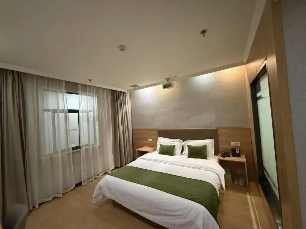 Bed in GreenTree Inn Jiangsu Suzhou Kunshan Beimen Road Express Hotel