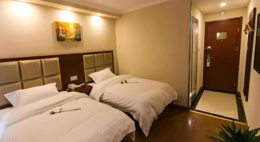 Bed in GreenTree Inn Suzhou Guanqian Street Leqiao Metro Station