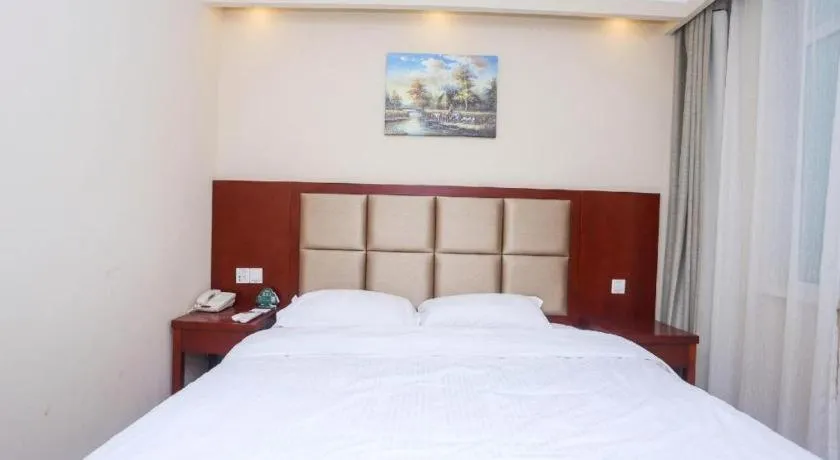 Bed in GreenTree Inn Suzhou Guanqian Street Leqiao Metro Station