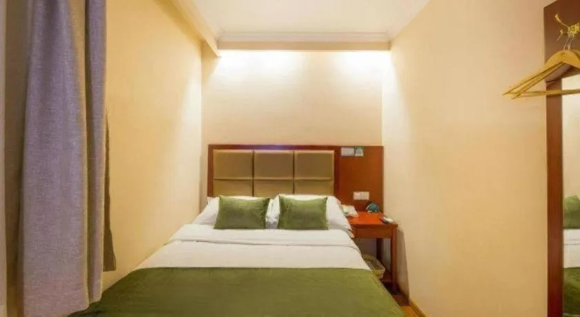 Bed in GreenTree Inn Suzhou Guanqian Street Leqiao Metro Station