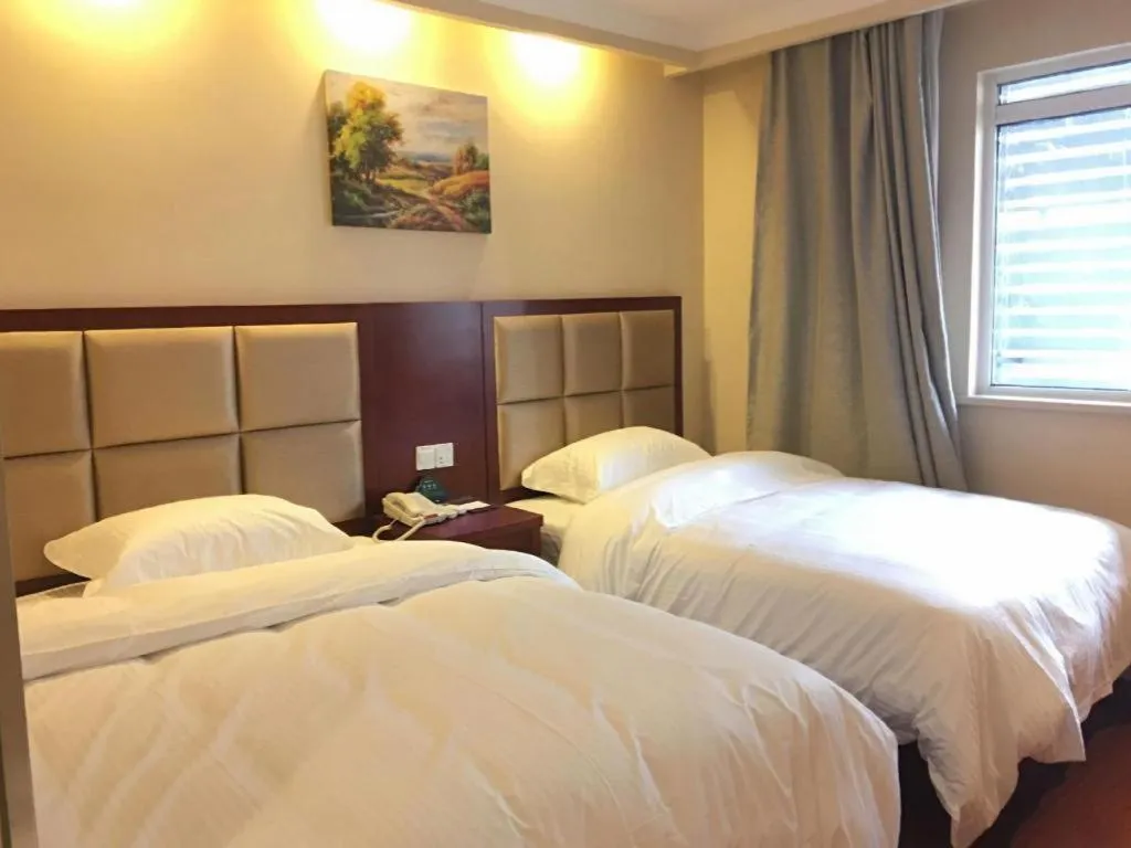 Bed in GreenTree Inn Suzhou Guanqian Street Leqiao Metro Station