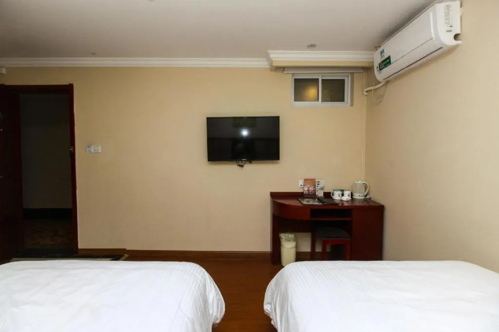 Bed in GreenTree Inn Suzhou Guanqian Street Leqiao Metro Station