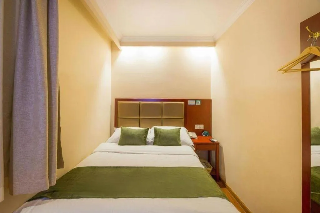 Bed in GreenTree Inn Suzhou Guanqian Street Leqiao Metro Station