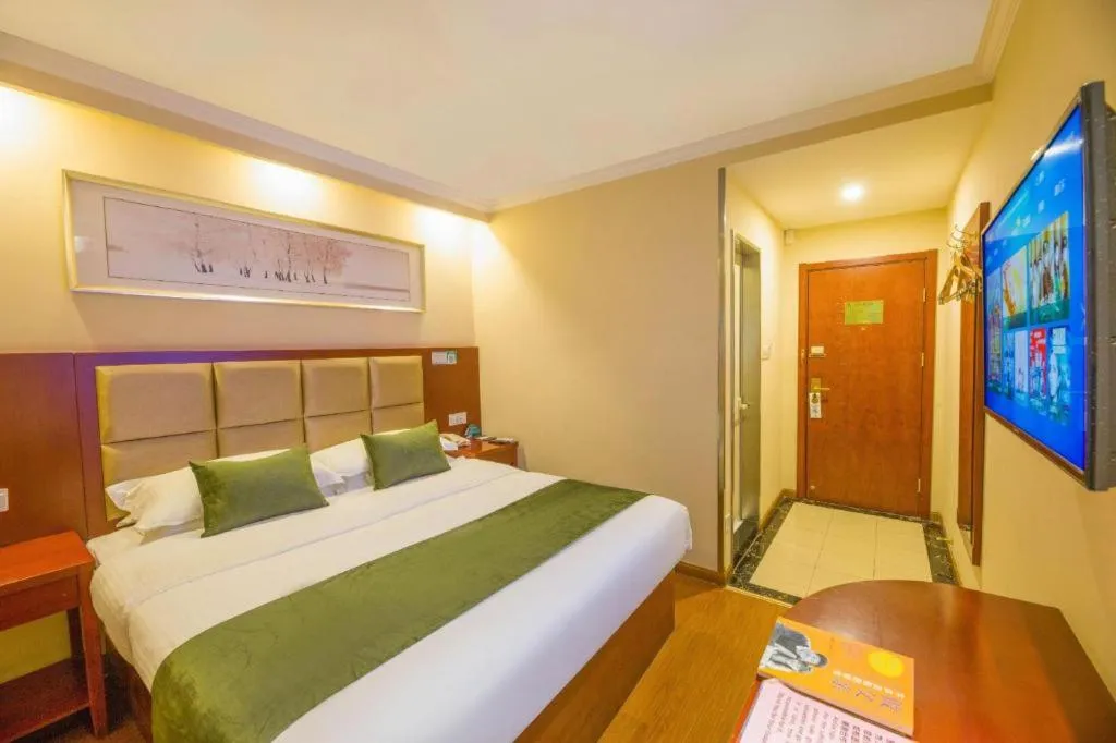 Bed in GreenTree Inn Suzhou Guanqian Street Leqiao Metro Station