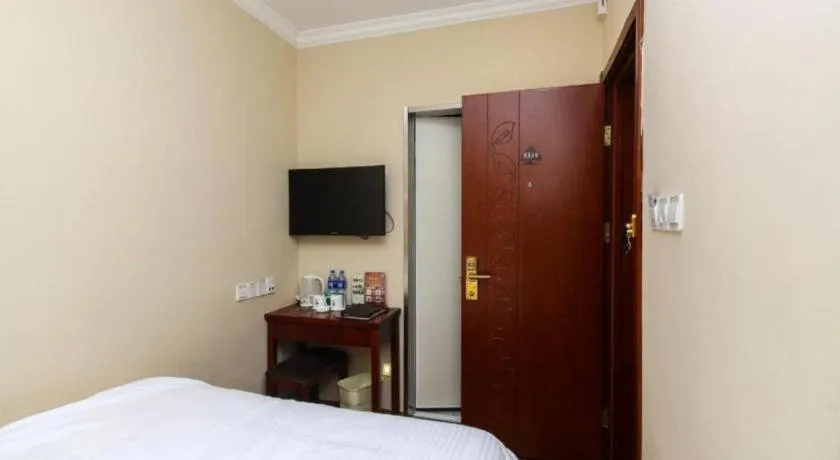 Bed in GreenTree Inn Suzhou Guanqian Street Leqiao Metro Station