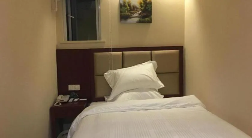 Bed in GreenTree Inn Suzhou Guanqian Street Leqiao Metro Station