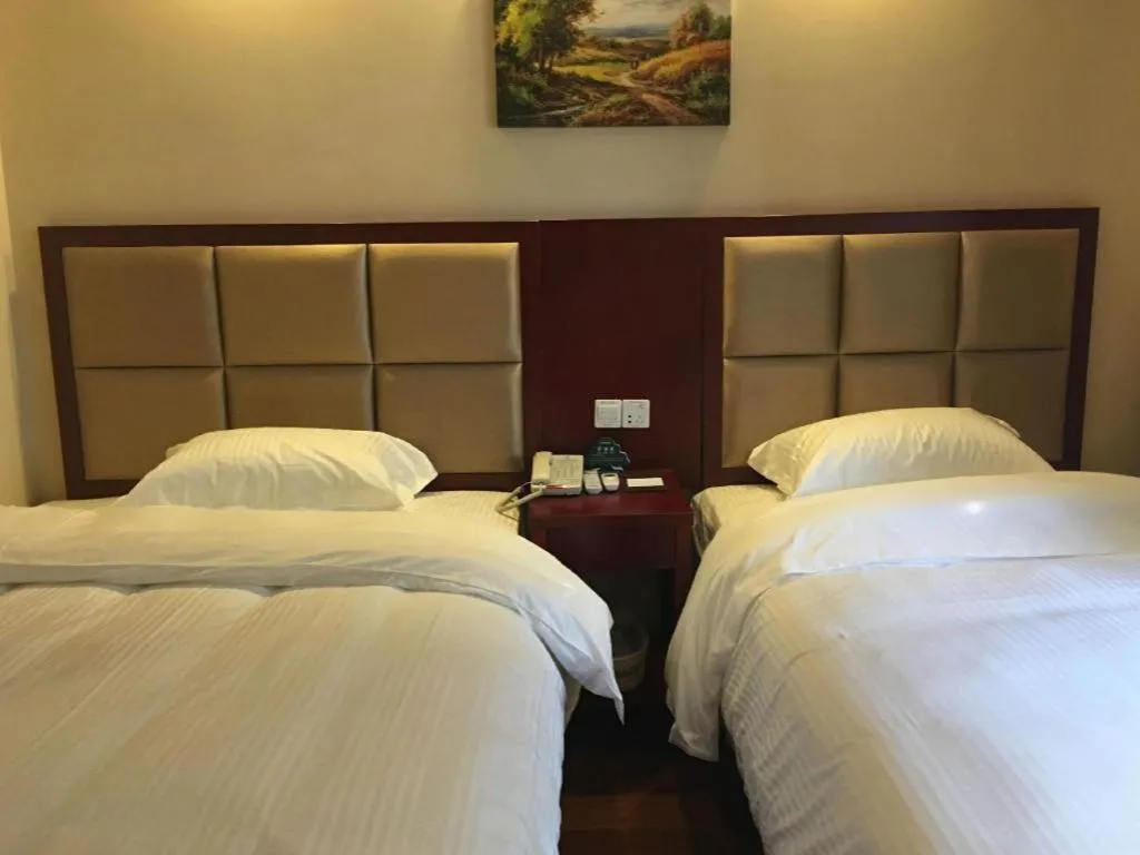 Bed in GreenTree Inn Suzhou Guanqian Street Leqiao Metro Station