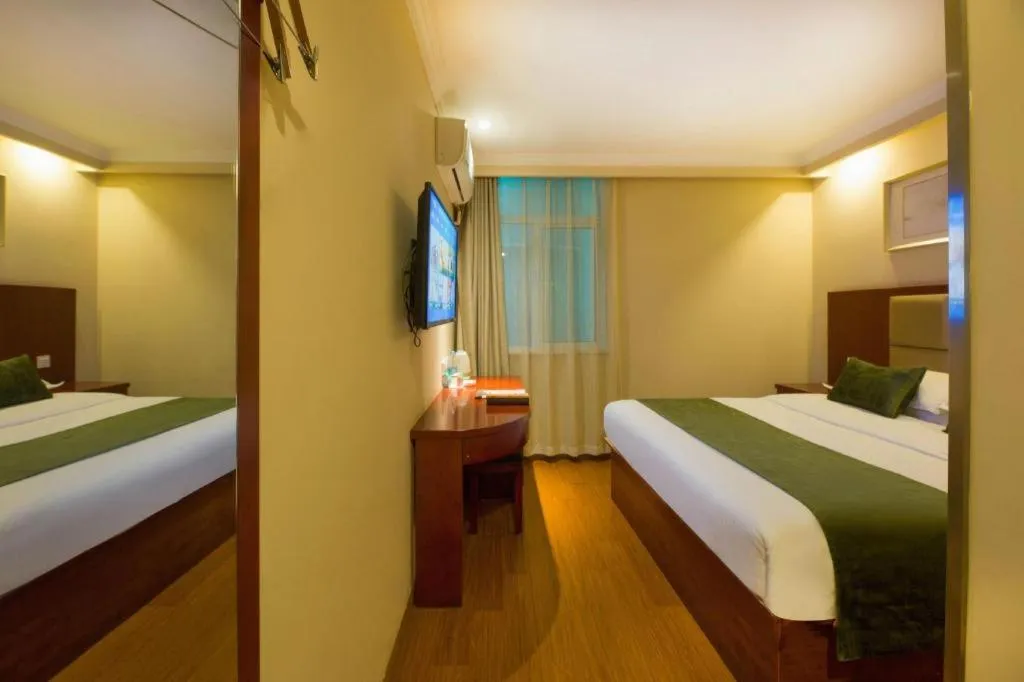 Bed in GreenTree Inn Suzhou Guanqian Street Leqiao Metro Station