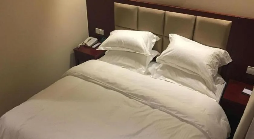 Bed in GreenTree Inn Suzhou Guanqian Street Leqiao Metro Station