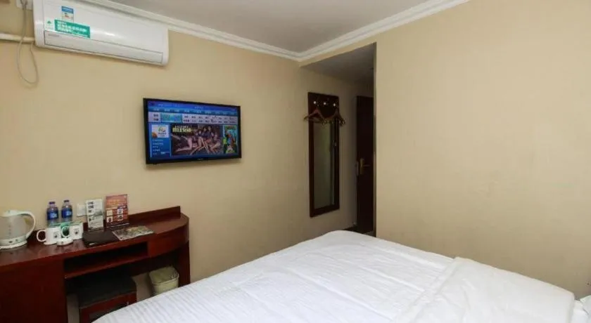Bed in GreenTree Inn Suzhou Guanqian Street Leqiao Metro Station