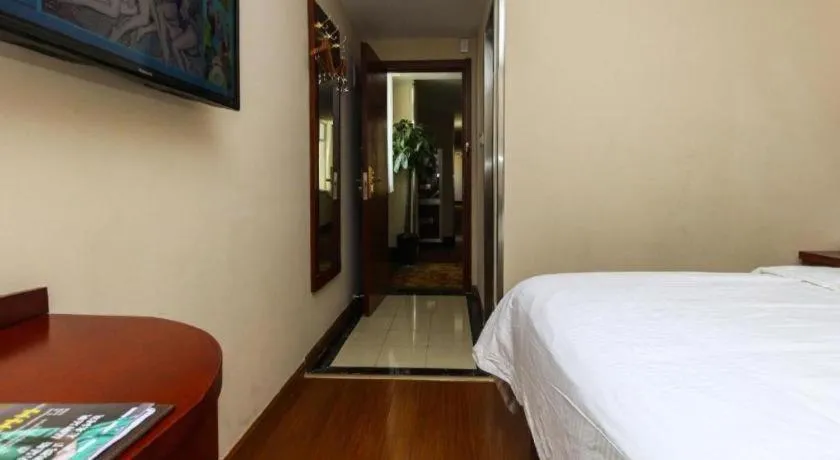Bed in GreenTree Inn Suzhou Guanqian Street Leqiao Metro Station