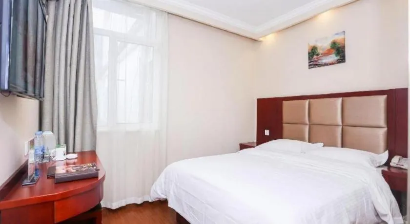 Bed in GreenTree Inn Suzhou Guanqian Street Leqiao Metro Station