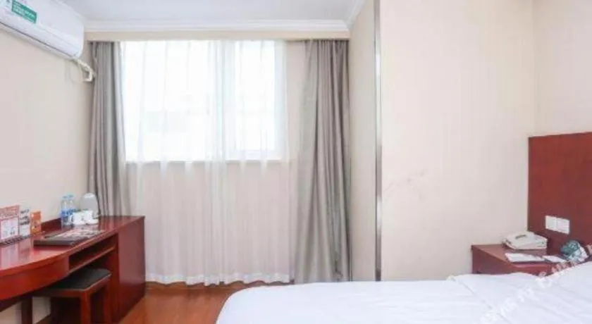 Bed in GreenTree Inn Suzhou Guanqian Street Leqiao Metro Station