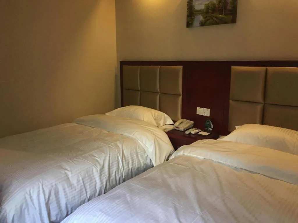 Bed in GreenTree Inn Suzhou Guanqian Street Leqiao Metro Station