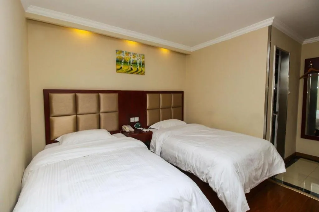 Bed in GreenTree Inn Suzhou Guanqian Street Leqiao Metro Station
