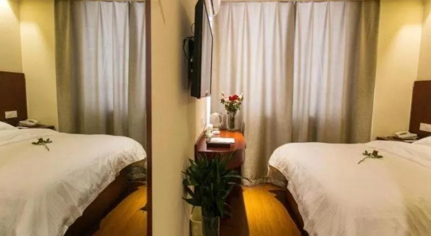 Bed in GreenTree Inn Suzhou Guanqian Street Leqiao Metro Station