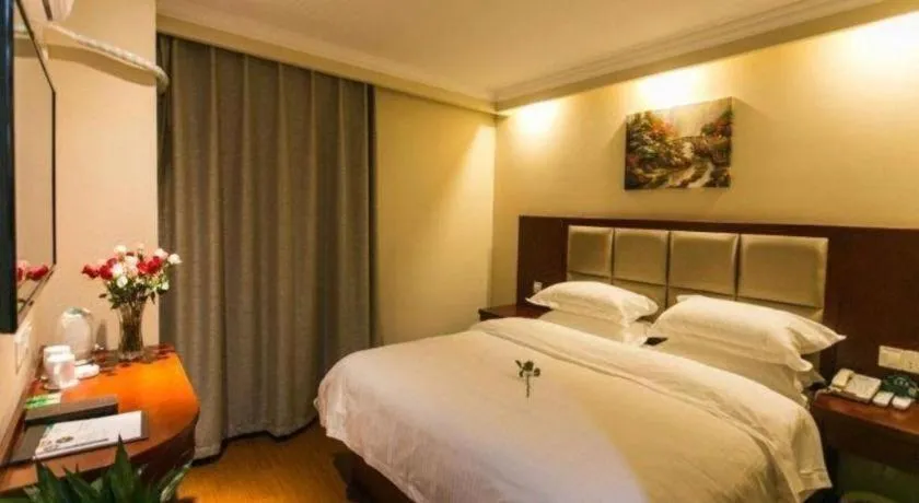 Bed in GreenTree Inn Suzhou Guanqian Street Leqiao Metro Station