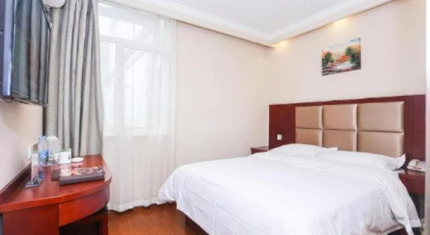 Bed in GreenTree Inn Suzhou Guanqian Street Leqiao Metro Station