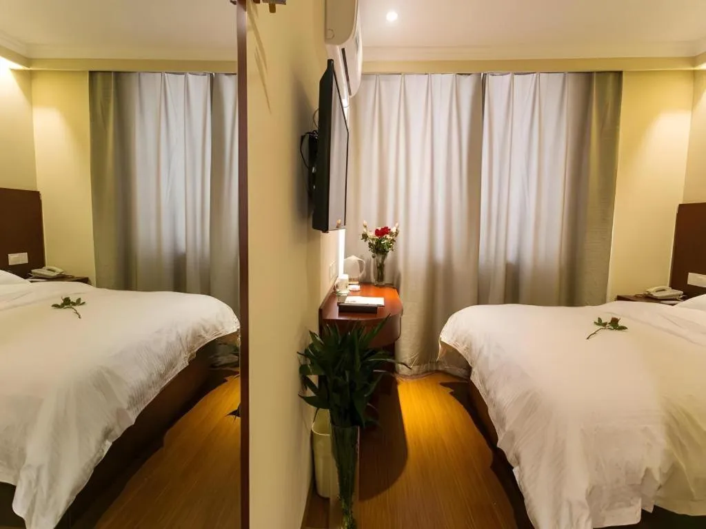 Bed in GreenTree Inn Suzhou Guanqian Street Leqiao Metro Station