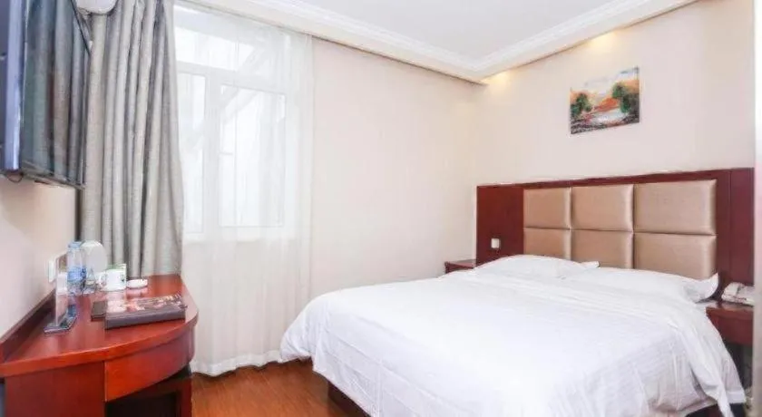 Bed in GreenTree Inn Suzhou Guanqian Street Leqiao Metro Station