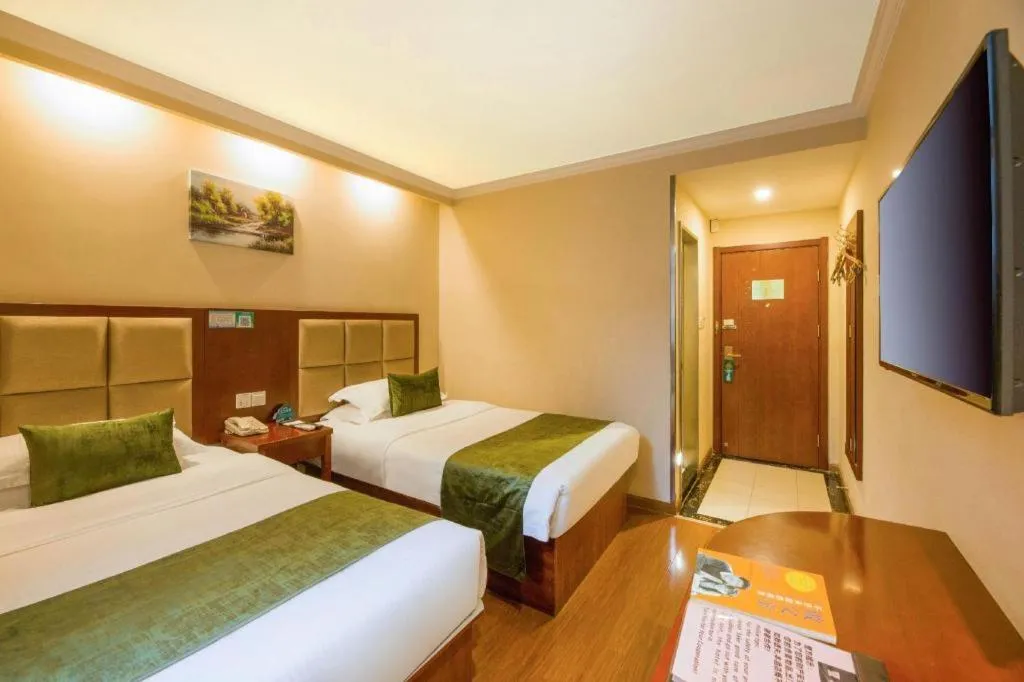 Bed in GreenTree Inn Suzhou Guanqian Street Leqiao Metro Station