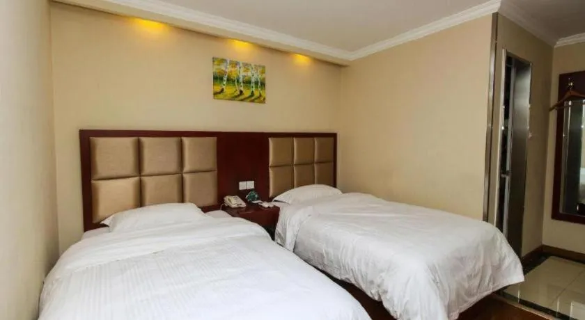 Bed in GreenTree Inn Suzhou Guanqian Street Leqiao Metro Station