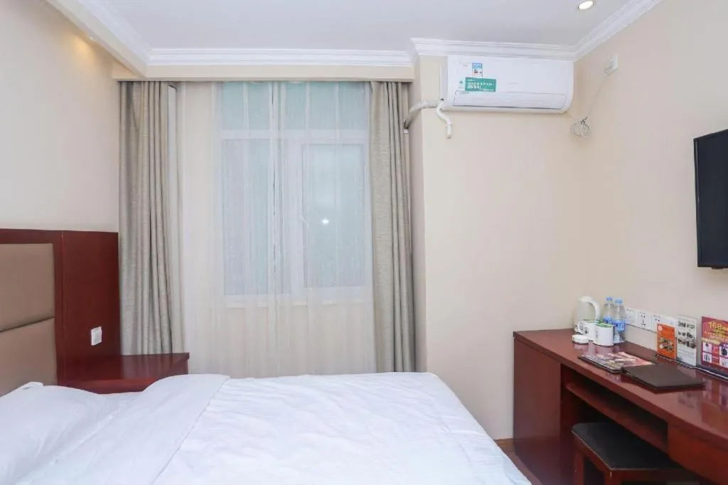 Bed in GreenTree Inn Suzhou Guanqian Street Leqiao Metro Station