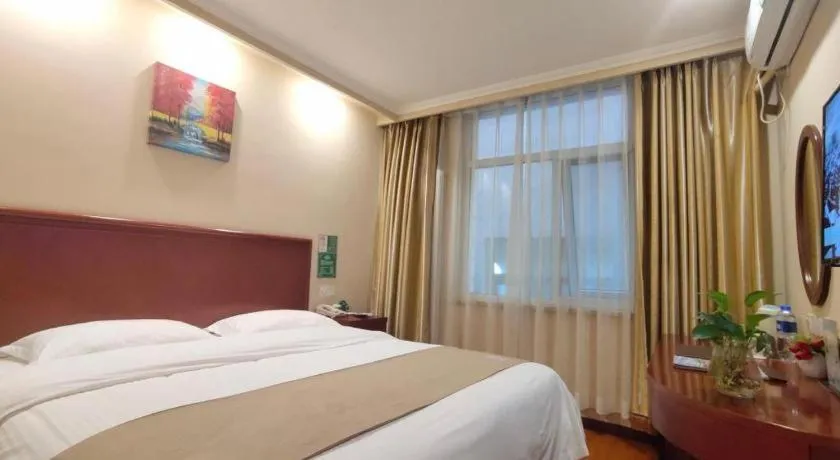 Bed in GreenTree Inn Beijing Daxing District Yufa Town New Airport Express Hotel