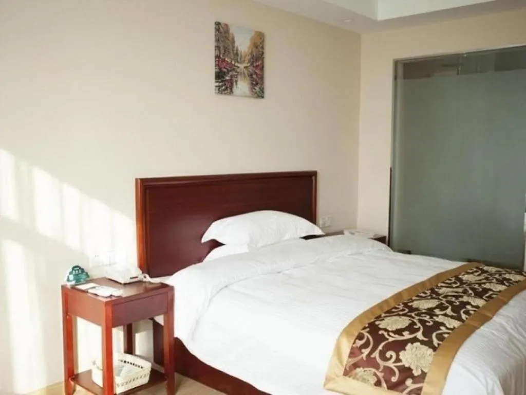 Bed in GreenTree Inn Beijing Daxing District Yufa Town New Airport Express Hotel