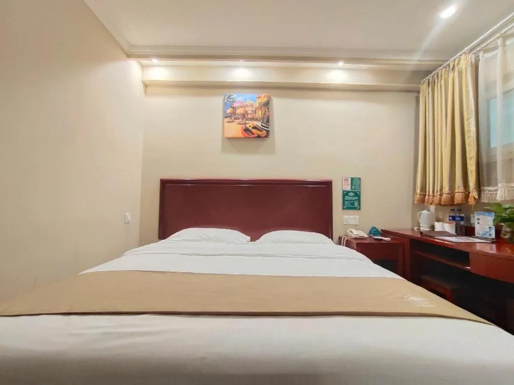 Bed in GreenTree Inn Beijing Daxing District Yufa Town New Airport Express Hotel