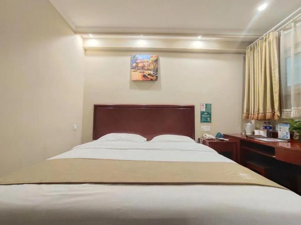 Bed in GreenTree Inn Beijing Daxing District Yufa Town New Airport Express Hotel