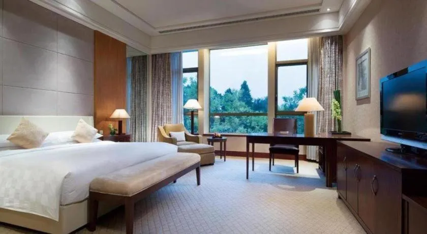 Bed in Suzhou Jinji Lake Grand Hotel