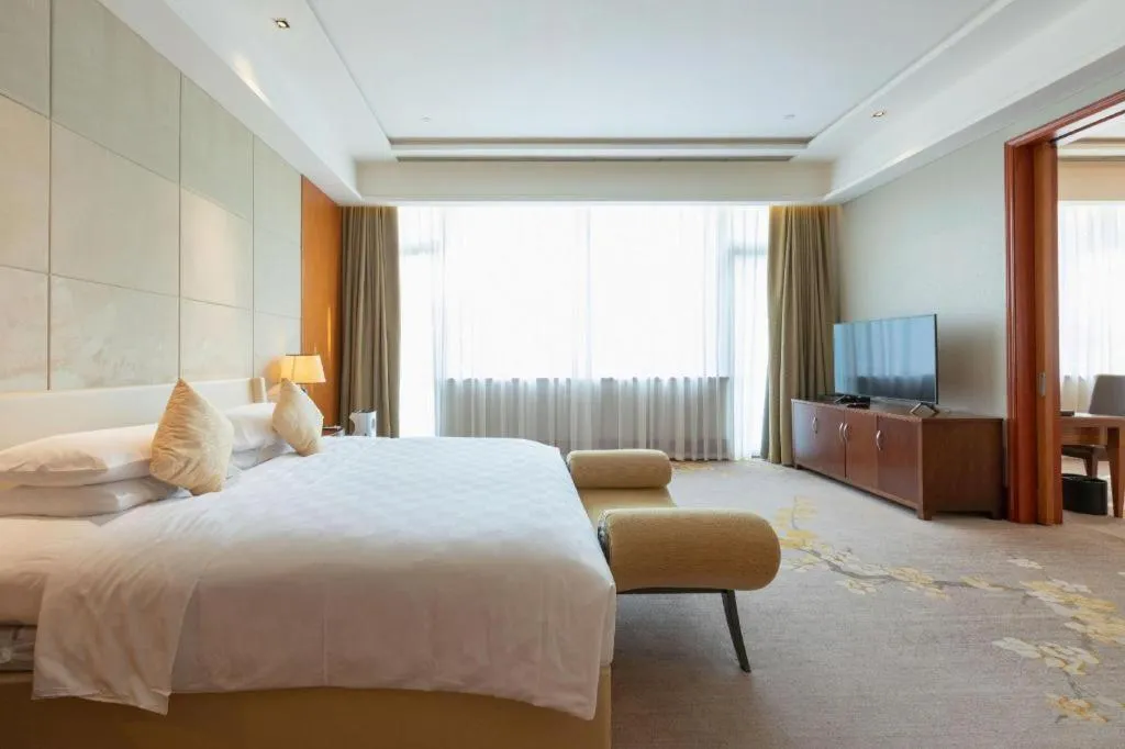 Bed in Suzhou Jinji Lake Grand Hotel