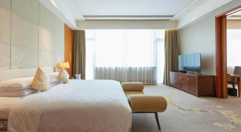 Bed in Suzhou Jinji Lake Grand Hotel