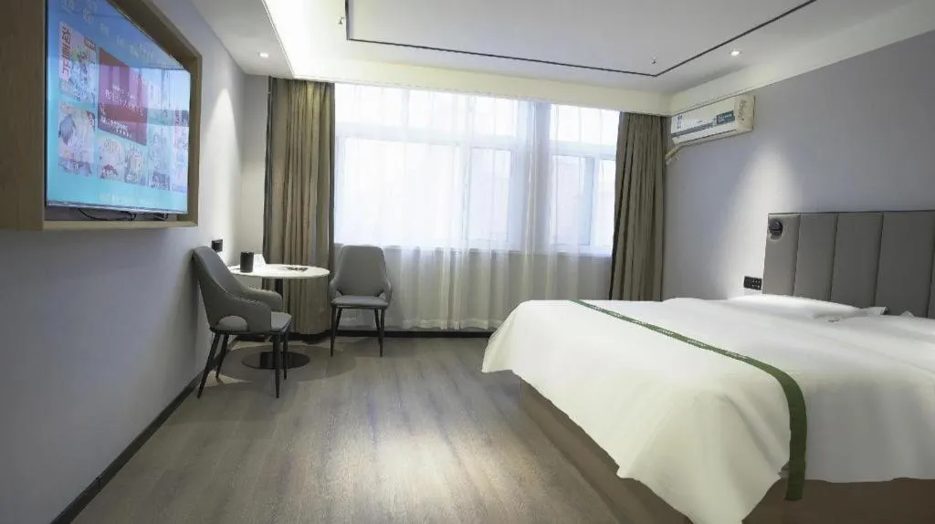 Bed in GreenTree Inn LiaoCheng LinQing HaiShan Building Express Hotel
