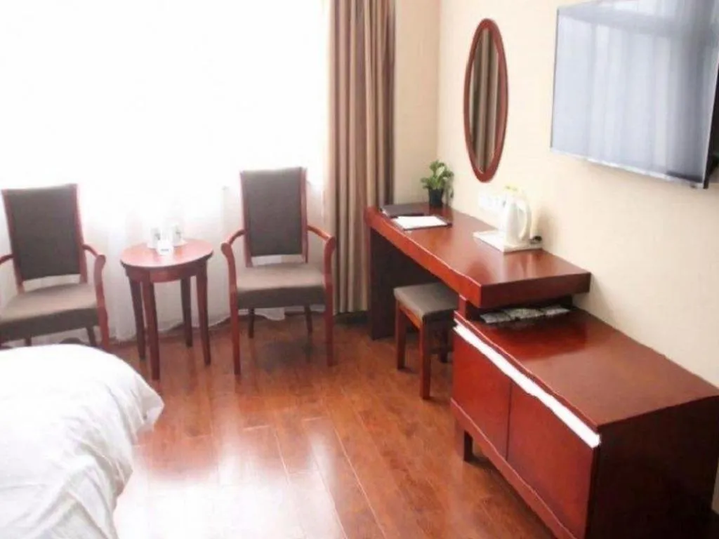 Bed in GreenTree Inn LiaoCheng LinQing HaiShan Building Express Hotel