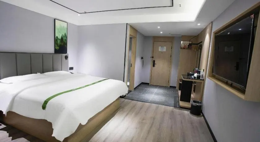 Bed in GreenTree Inn LiaoCheng LinQing HaiShan Building Express Hotel