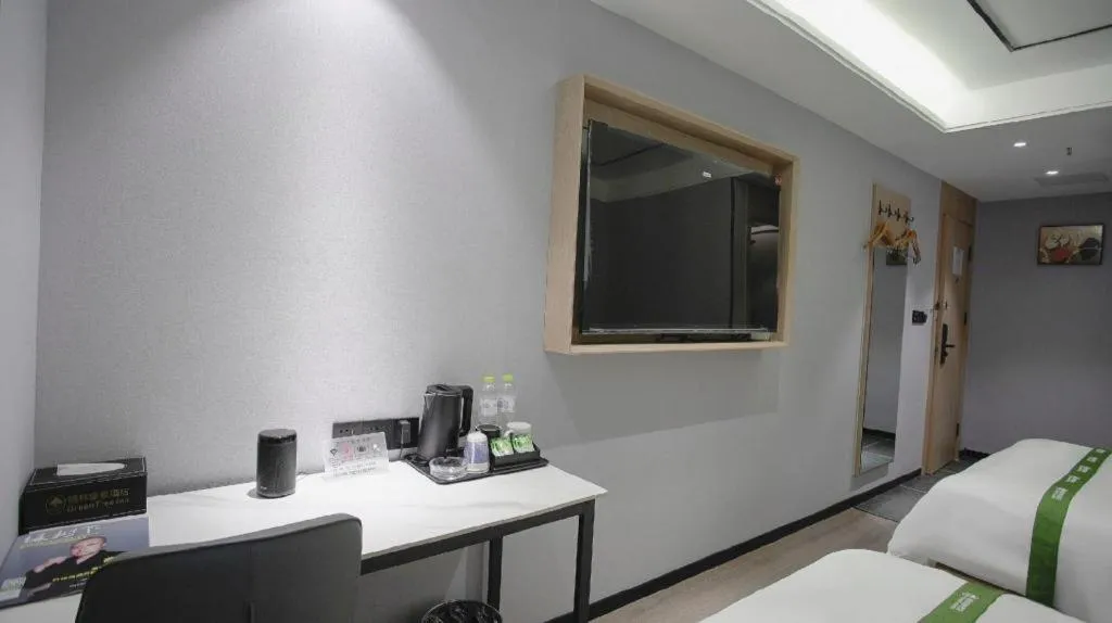 Bed in GreenTree Inn LiaoCheng LinQing HaiShan Building Express Hotel