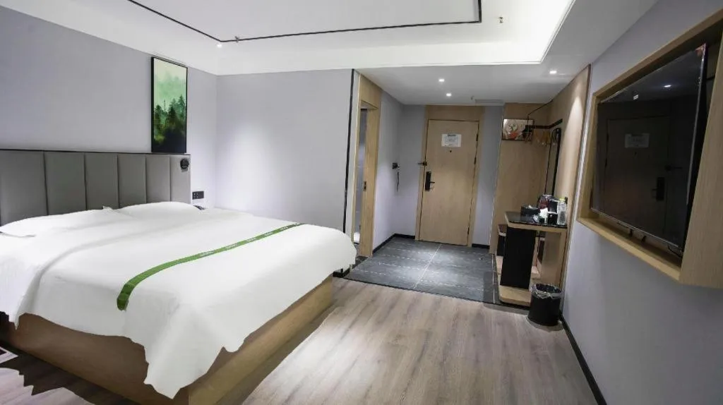 Bed in GreenTree Inn LiaoCheng LinQing HaiShan Building Express Hotel