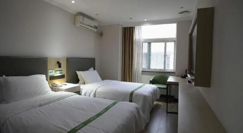 Bed in GreenTree Inn LiaoCheng LinQing HaiShan Building Express Hotel