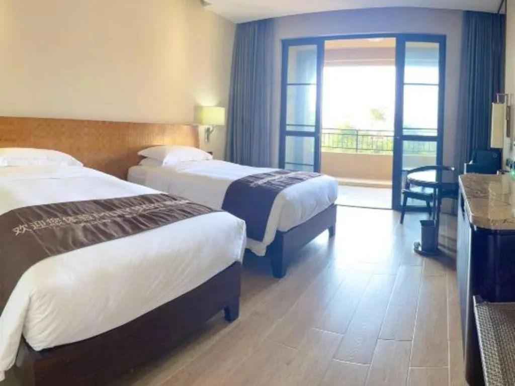 Bed in Hainan Yatai Hot Spring Hotel