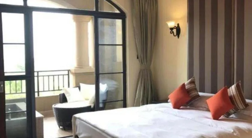 Bed in Hainan Yatai Hot Spring Hotel