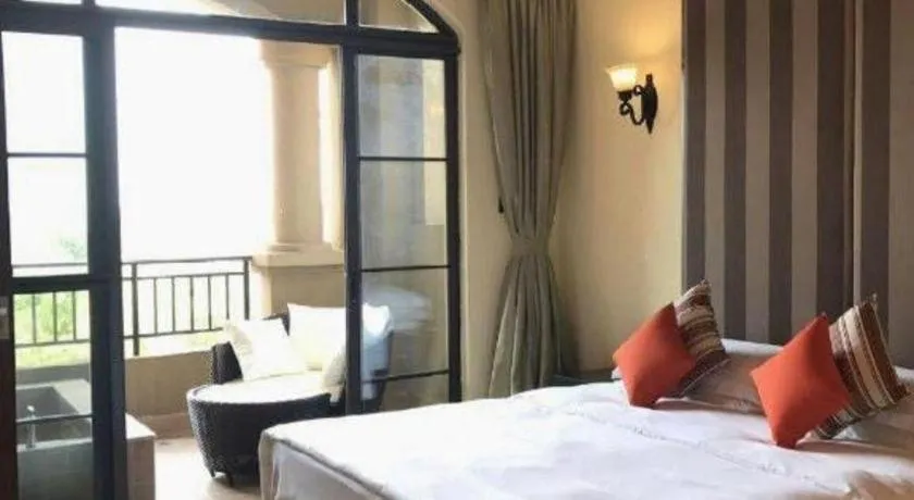 Bed in Hainan Yatai Hot Spring Hotel