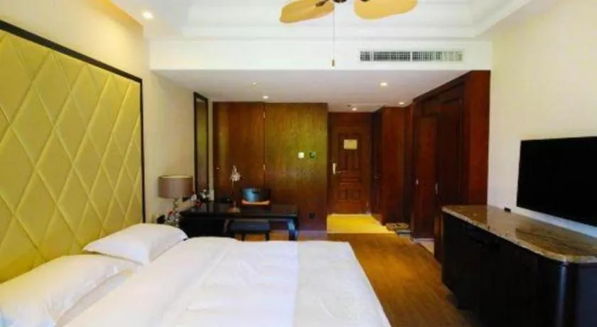 Bed in Hainan Yatai Hot Spring Hotel