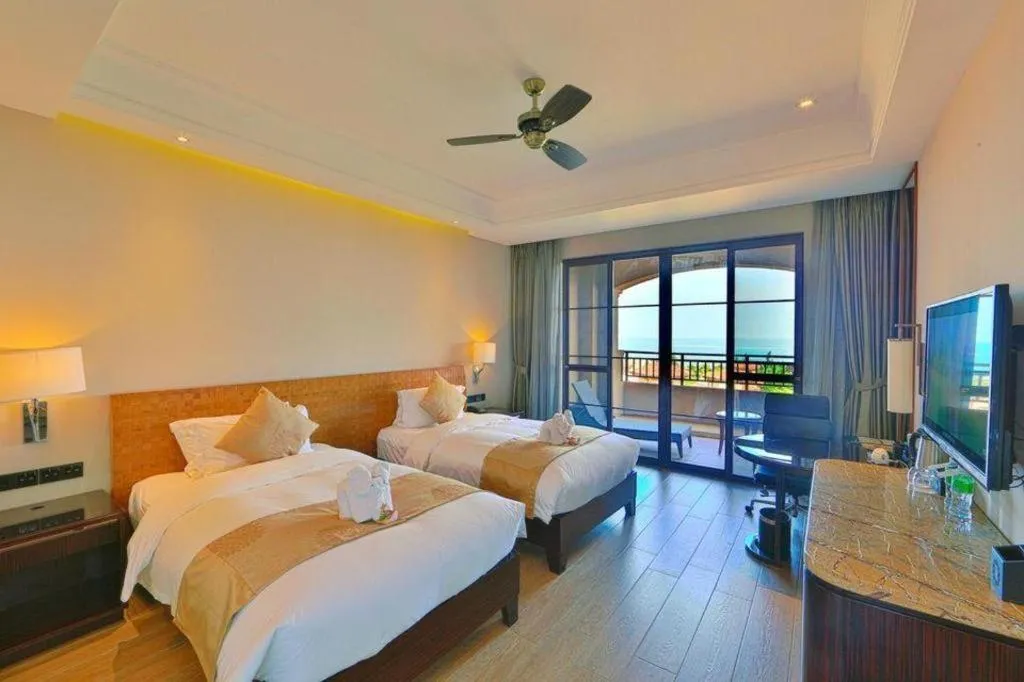 Bed in Hainan Yatai Hot Spring Hotel