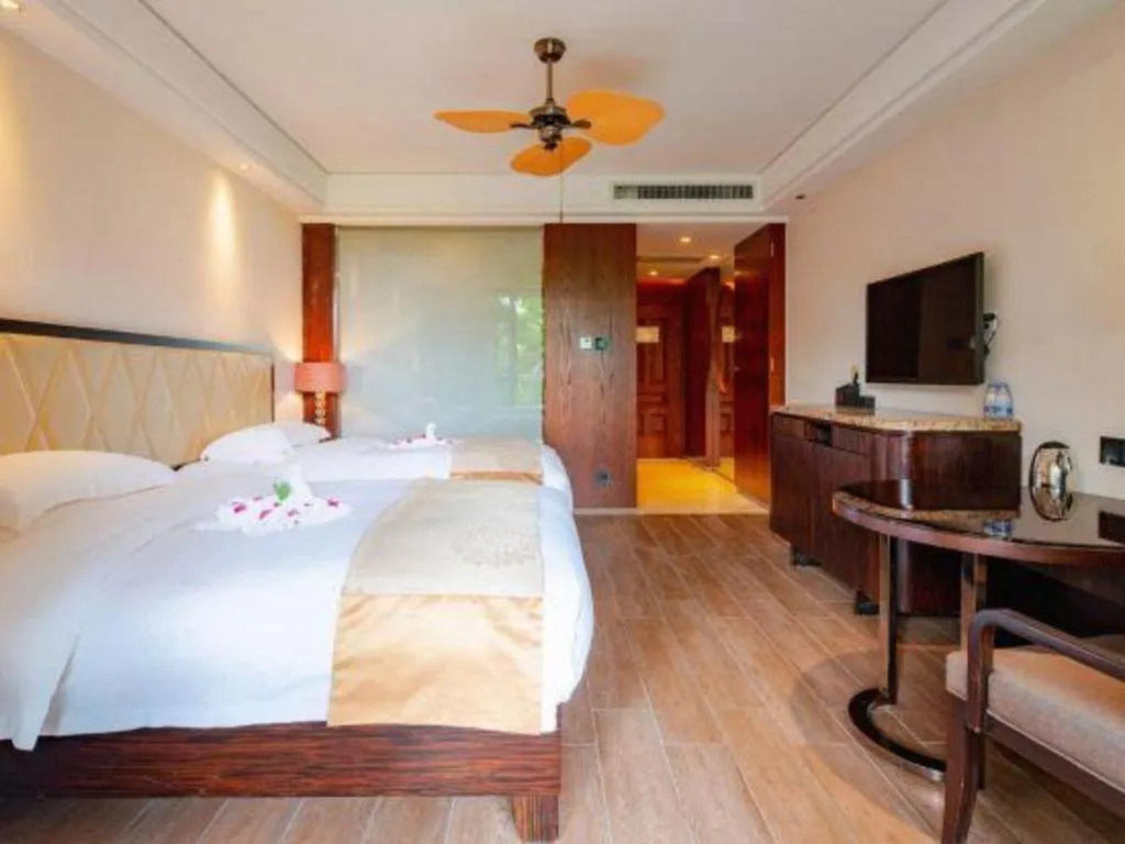 Bed in Hainan Yatai Hot Spring Hotel