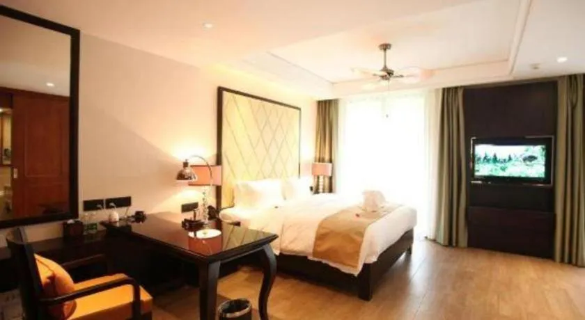 Bed in Hainan Yatai Hot Spring Hotel