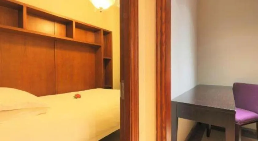 Bed in Hainan Yatai Hot Spring Hotel